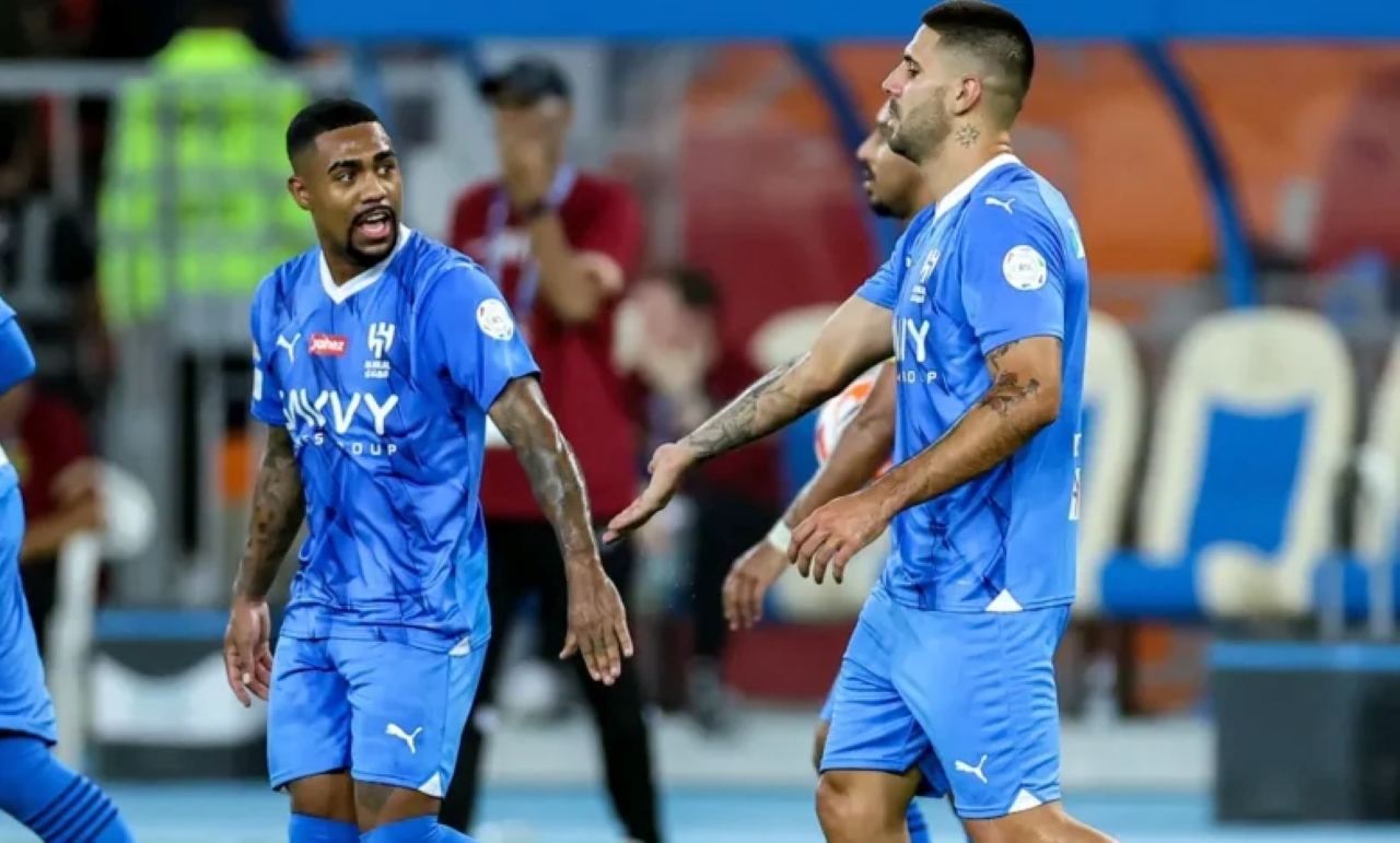 أعرف معلق مباراة الهلال وضمك بالدوري السعودي 2025