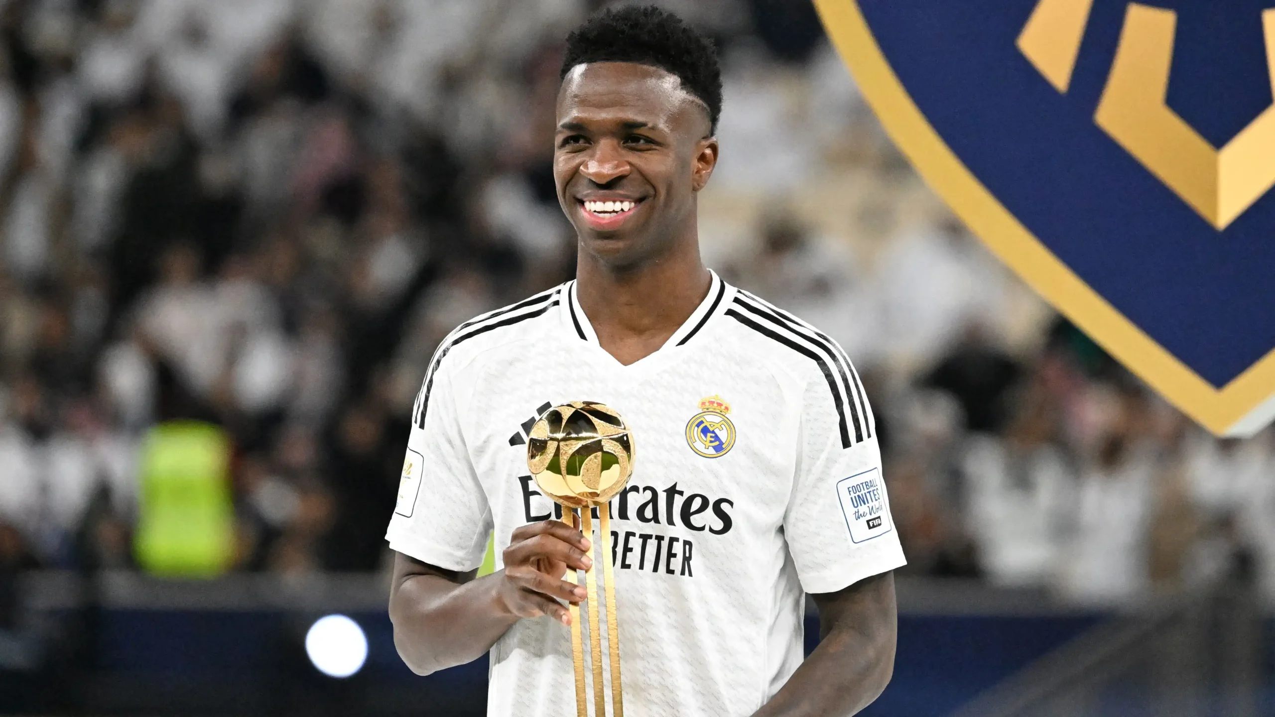 فينيسيوس جونيور يصدم الهلال ويُثير الجدل بقميص الاتحاد 2 فينيسيوس جونيور يصدم الهلال ويُثير الجدل بقميص الاتحاد