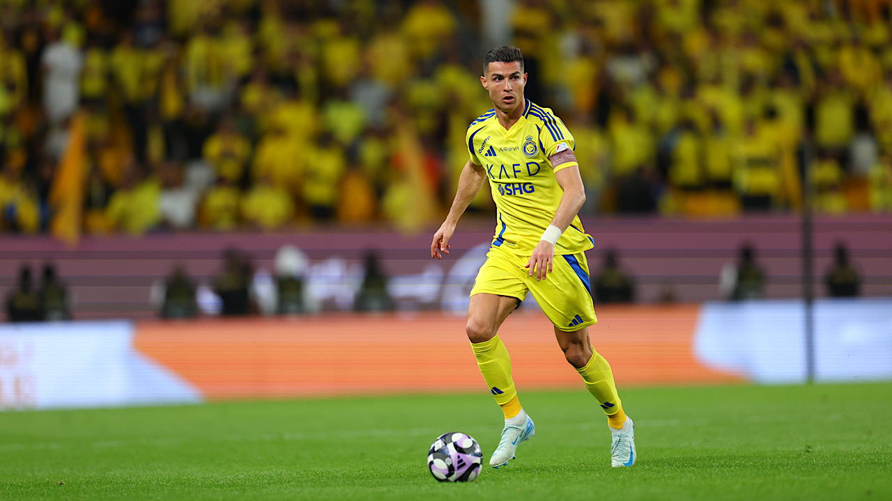 هل تُذاع على قناة مفتوحة؟ .. القنوات الناقلة لمباراة النصر والوحدة في دوري روشن السعودي 2024-2025 + المعلق