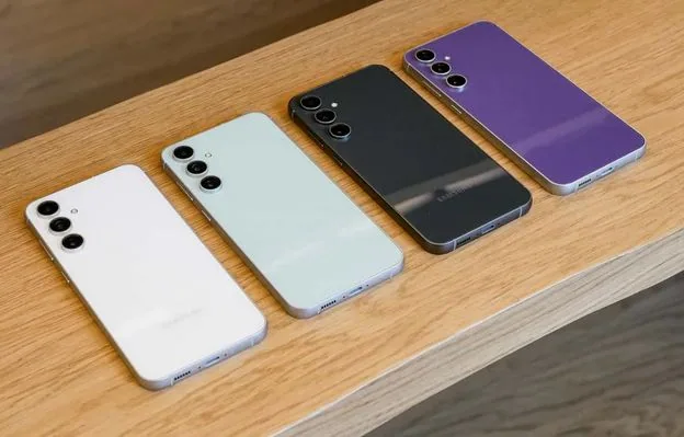 منافس قوي من سامسونج يستحق الشراء.. اكتشف مواصفات Samsung Galaxy S23 FE وأهم مميزاته وعيوبه يستحق الشراء بجدارة 2 منافس قوي من سامسونج يستحق الشراء.. اكتشف مواصفات Samsung Galaxy S23 FE وأهم مميزاته وعيوبه يستحق الشراء بجدارة