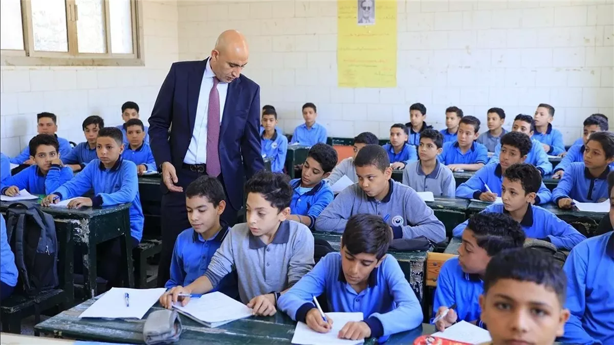 أبرزها البنطلون المقطع والحظاظة.. التعليم تصدر تنبيهات هامة للطلاب مع بدء الترم الثاني 2025