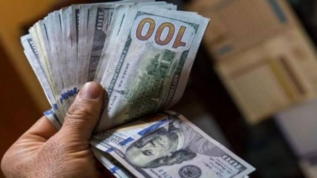 أرتفاع جديد للدولار مقابل الدينار العراقي في ختام الأسبوع.. فكم سعر 100 دولار الآن في أسواق العراق