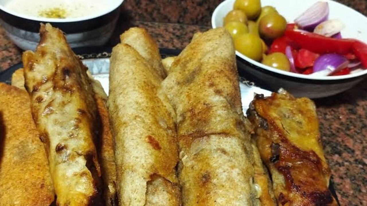 بدون فرن.. طربقة عمل الحواوشي الرول علي الطاسة بالعيش البلدى ساهل وطعمه رائع