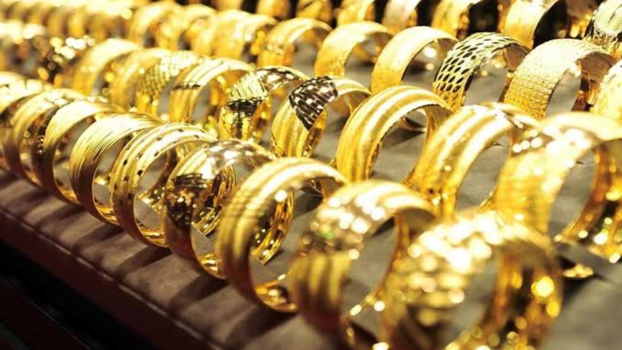 وسط تقلبات الأسواق العالمية انخفاض ملحوظ أسعار الذهب في مصر اليوم الثلاثاء 25 فبراير 2025 6 وسط تقلبات الأسواق العالمية انخفاض ملحوظ أسعار الذهب في مصر اليوم الثلاثاء 25 فبراير 2025