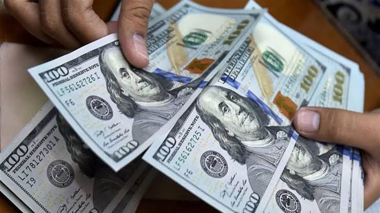 شوف وصل لكام.. ارتفاع جديد لأسعار الدولار مقابل الدينار العراقي اليوم مع إغلاق البورصة في أسواق العراق