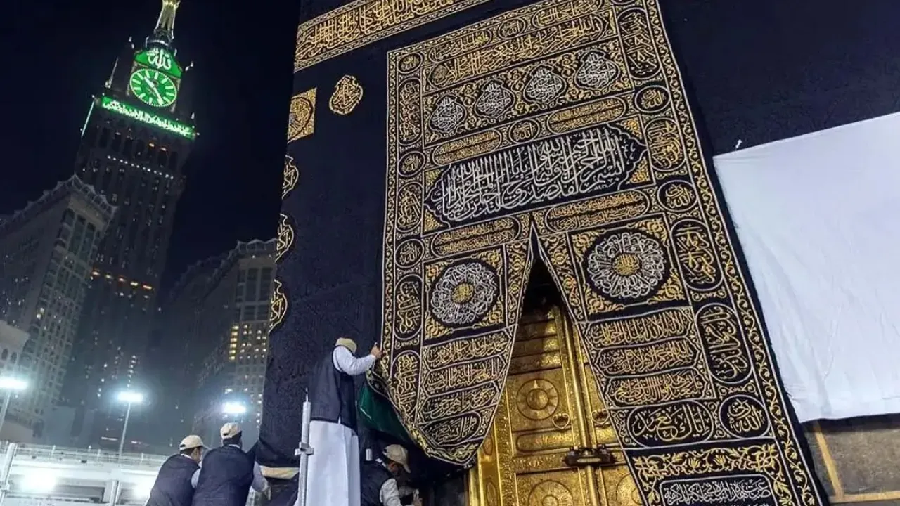 جدول أئمة الحرم المكي هذا الأسبوع 1446.. قائمة أسماء الأئمة والمؤذنين لكل صلاة 2 جدول أئمة الحرم المكي هذا الأسبوع 1446.. قائمة أسماء الأئمة والمؤذنين لكل صلاة