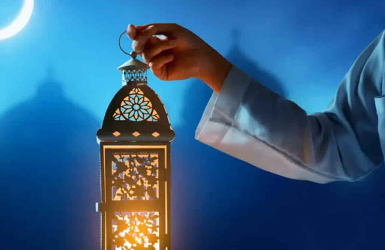 مرحب شهر الصوم.. أجمل عبارات التهنئة بشهر رمضان 2025 إرسلها للأهل والأصدقاء 2 مرحب شهر الصوم.. أجمل عبارات التهنئة بشهر رمضان 2025 إرسلها للأهل والأصدقاء