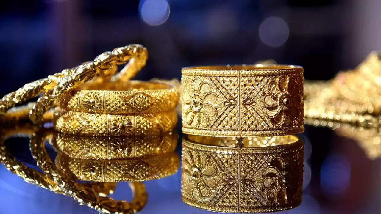 يتراجع من جديد.. أسعار الذهب اليوم الجمعة 7/2/2025 بعد الإرتفاع الأخير في الصاغة المصرية