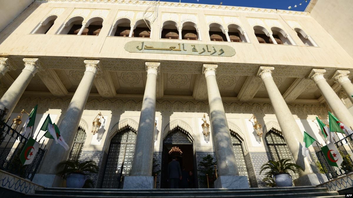 فتح باب التسجيل في المسابقة الوطنية للمترجمين 2025 في الجزائر  للالتحاق بمهنة المترجم الترجمان الرسمي