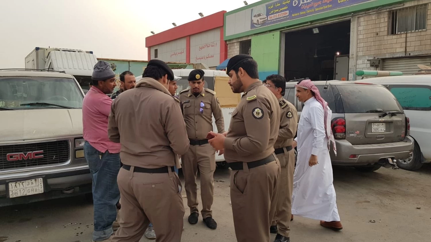 تحذير للمقيمين والوافدين.. مخالفات تؤدي إلى الترحيل الفوري من المملكة وغرامات مالية 5 تحذير للمقيمين والوافدين.. مخالفات تؤدي إلى الترحيل الفوري من المملكة وغرامات مالية