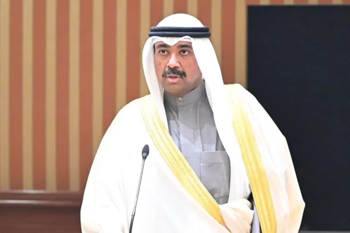 السيرة الذاتية للشيخ عبدالله العلي الصباح بعد تعيينه مرة ثانية وزير للدفاع بفرمان من أمير الكويت