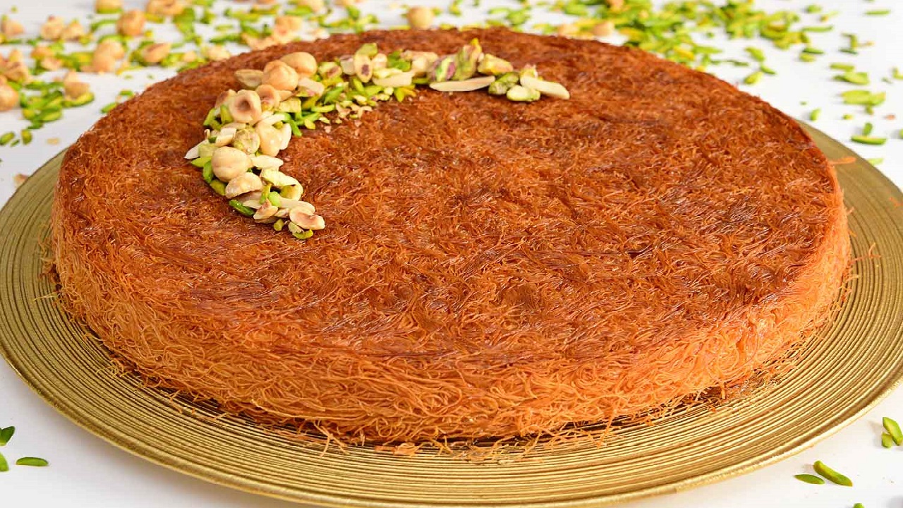 حلويات رمضان بأقل التكاليف .. أسهل طريقة لعمل الكنافة العادية مع الشربات