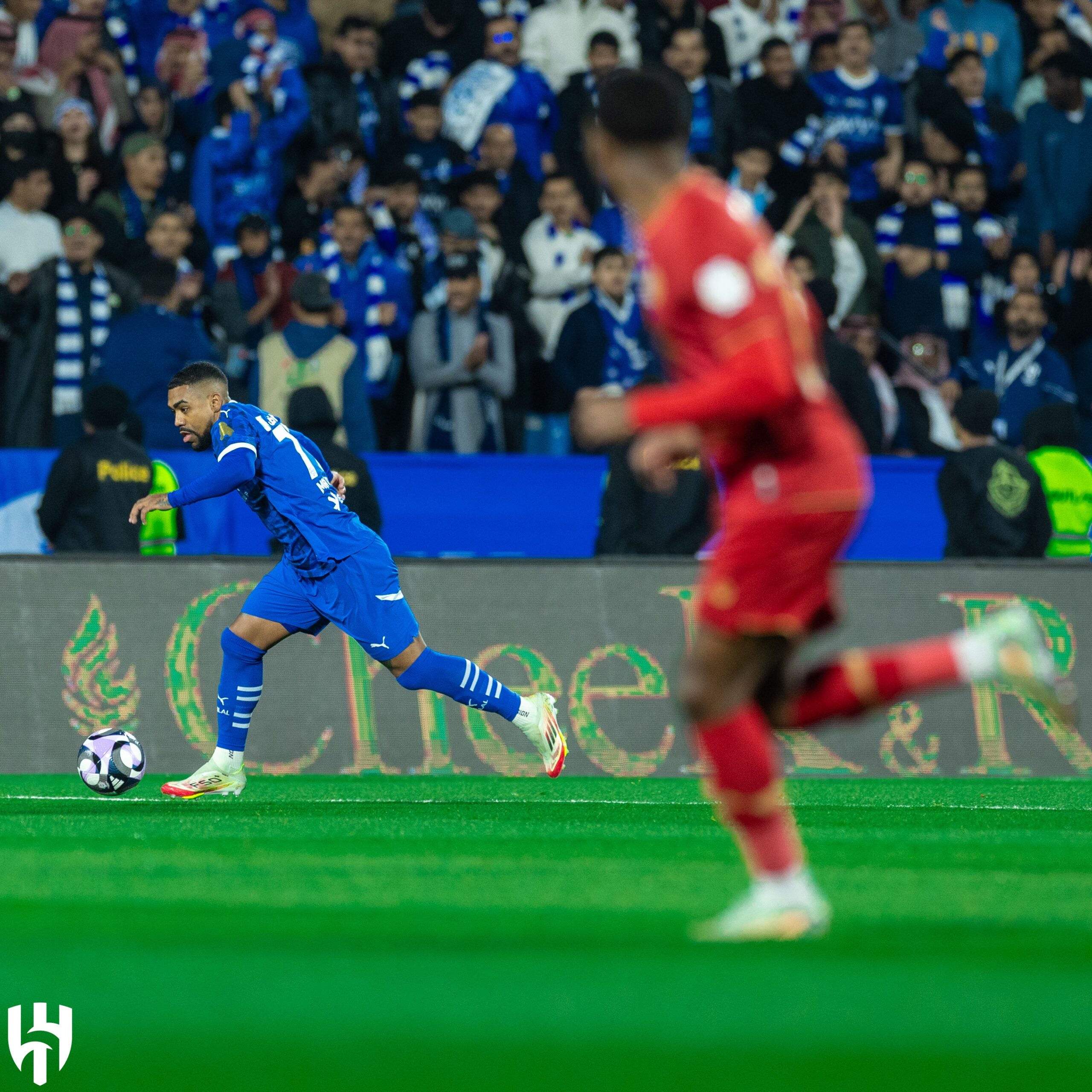 النصر يسخر من تعادل الهلال مع ضمك في دوري روشن 5 النصر يسخر من تعادل الهلال مع ضمك في دوري روشن