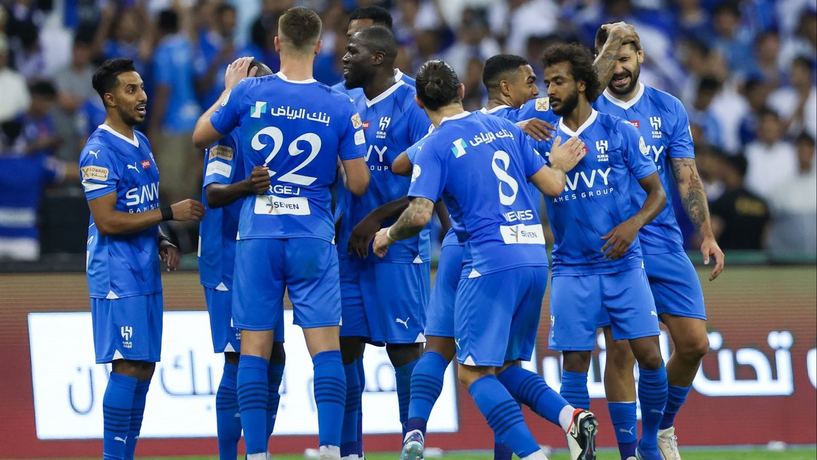ما هي القنوات الناقلة لمباراة الهلال والأهلي في الدوري السعودي؟
