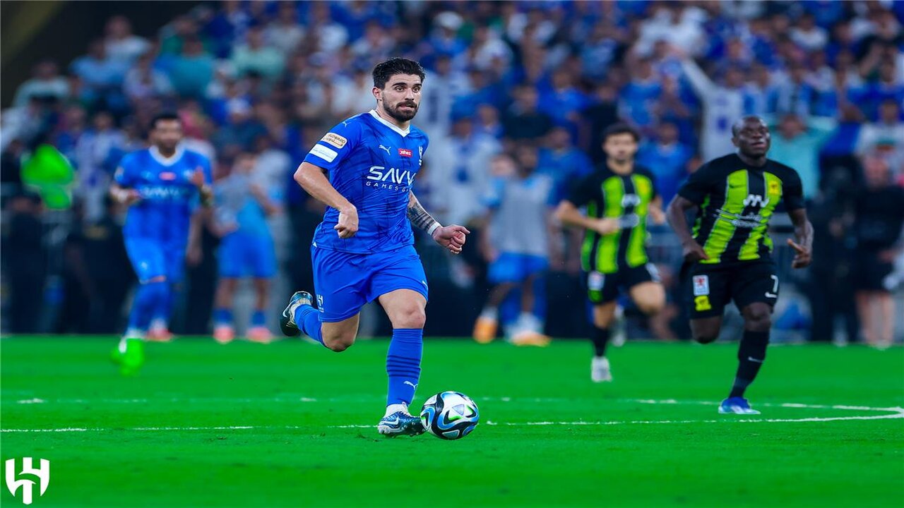 القنوات الناقلة لمباراة الهلال والاتحاد اليوم في دوري روشن 2025 + المعلق 5 القنوات الناقلة لمباراة الهلال والاتحاد اليوم في دوري روشن 2025 + المعلق