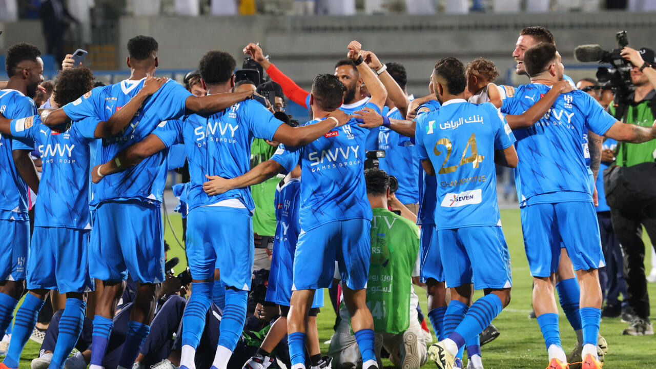 قبل مواجهة باختاكور في دوري ابطال آسيا..جماهير الهلال تطالب بإقالة خيسوس 2 قبل مواجهة باختاكور في دوري ابطال آسيا..جماهير الهلال تطالب بإقالة خيسوس
