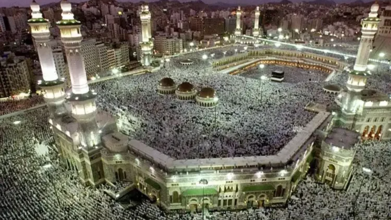 الساعة كم تبدأ صلاة التراويح في جدة رمضان 1446؟