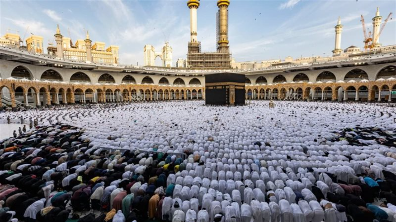 جدول أئمة الحرم المكي هذا الأسبوع 1446 تويتر حتى يوم السبت 16 شعبان وفق تحديد شؤون الأئمة والمؤذنين