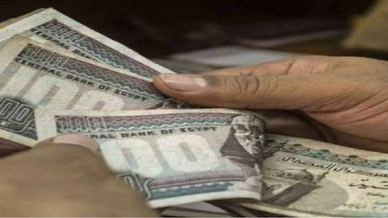 سعر الدولار اليوم مقابل الجنيه المصري وحقيقة وصوله 55 جنيه بالبنوك بمنتصف التعاملات 