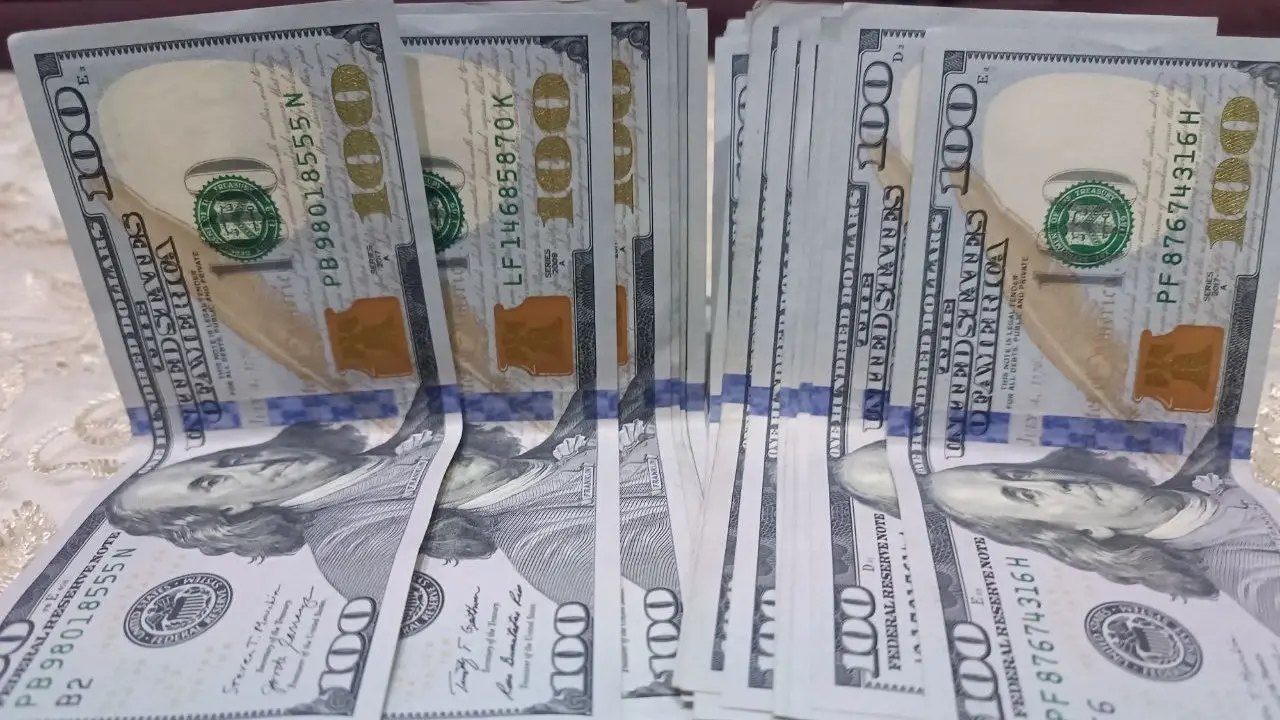 تفاوت سعري.. سعر الدولار مقابل الدينار العراقي اليوم في سوقي بغداد وأربيل في الشراء والمبيع 5 تفاوت سعري.. سعر الدولار مقابل الدينار العراقي اليوم في سوقي بغداد وأربيل في الشراء والمبيع