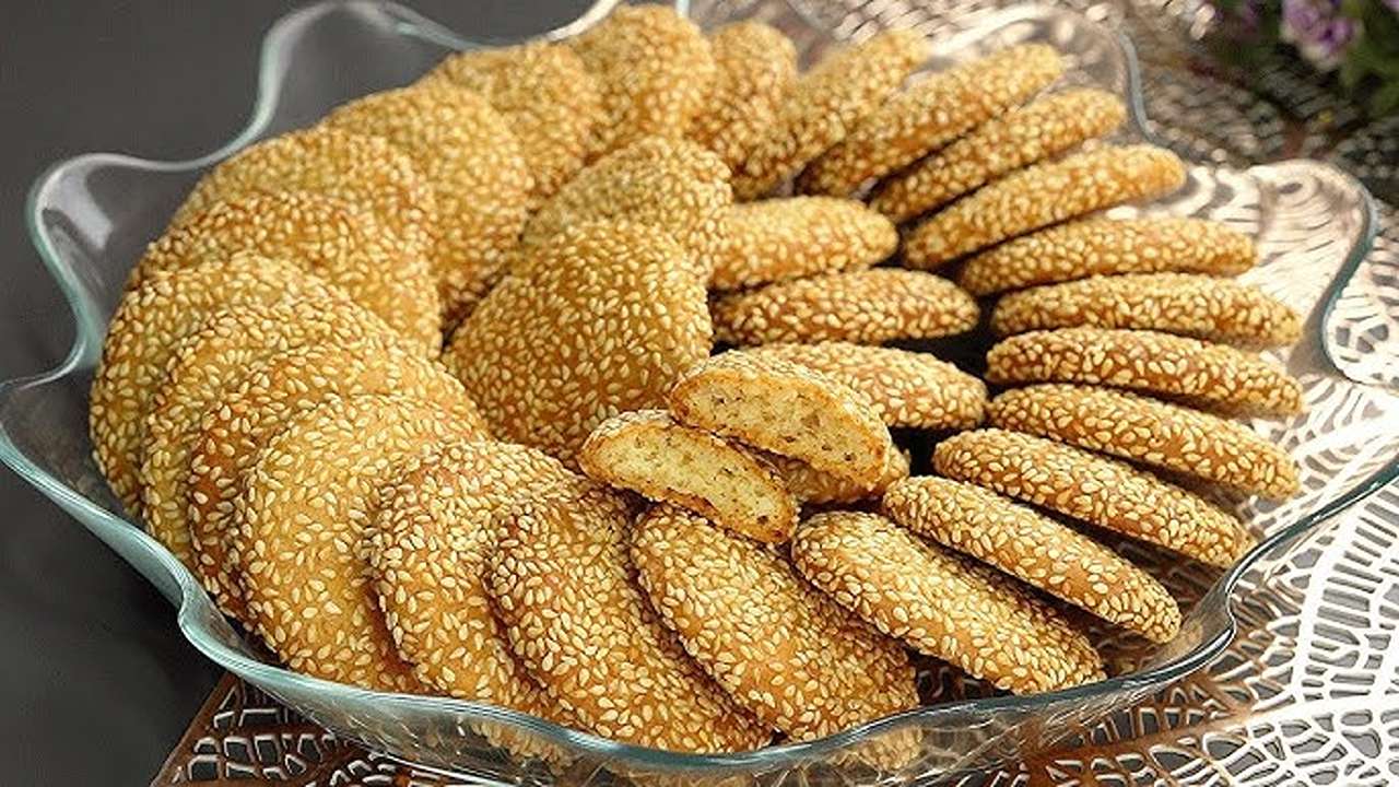بسكويت السمسم المقرمش اعمليه في 10 دقائق بكل سهولة للافطار مع كوب الشاي 2 بسكويت السمسم المقرمش اعمليه في 10 دقائق بكل سهولة للافطار مع كوب الشاي
