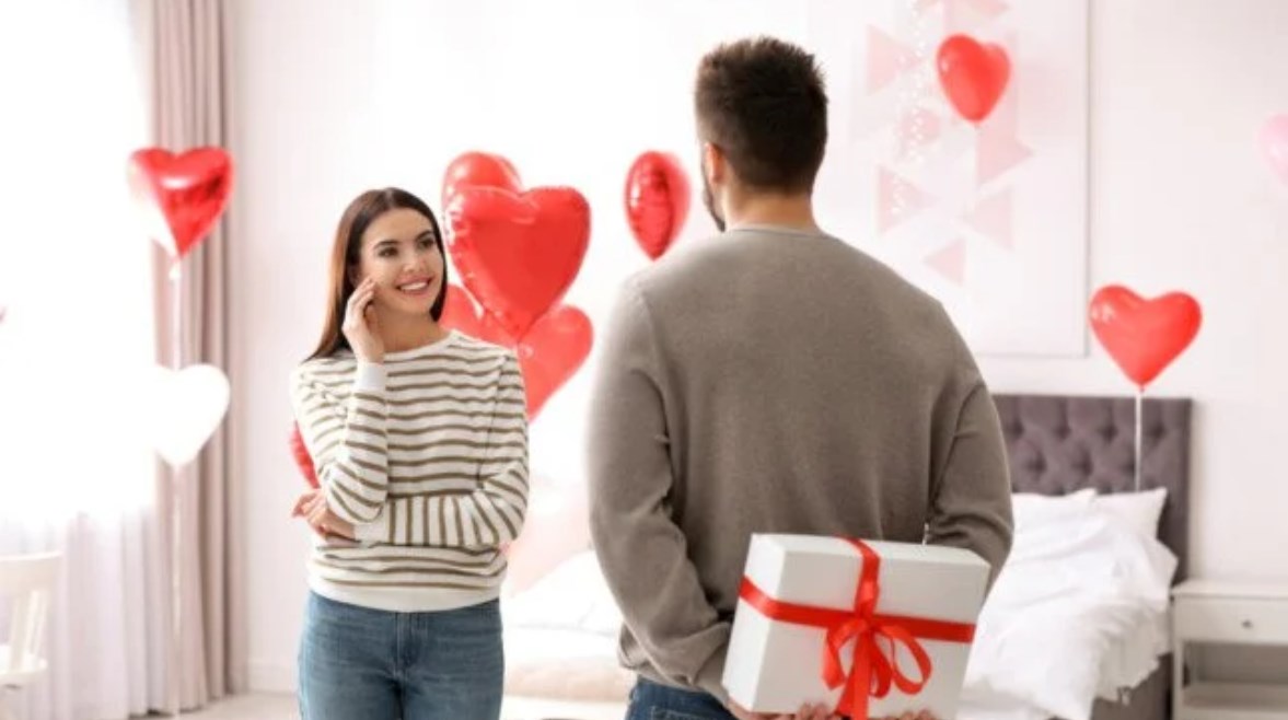 “انت حبيبي وليس لي سواك” .. أقوى وأجمل عبارات التهنئة بعيد الحب الرومانسية للحبيب والحبيبة