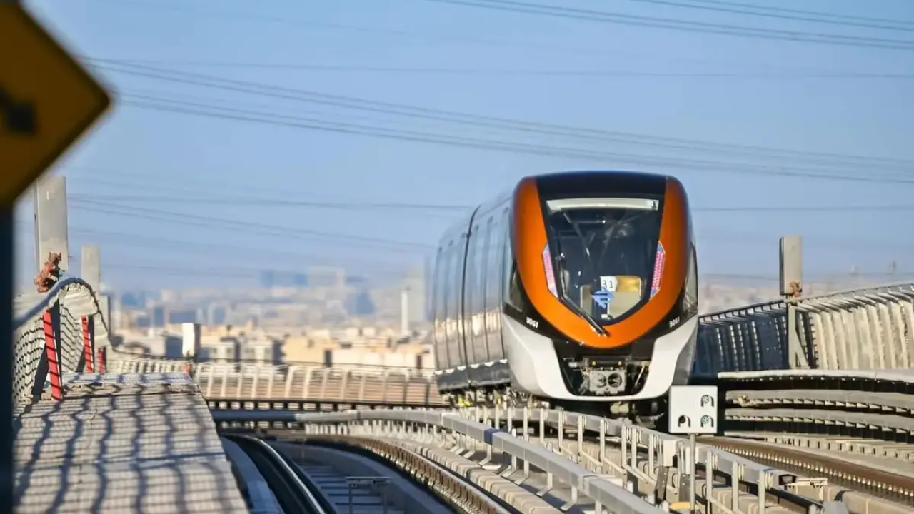 هل تم افتتاح المسار البرتقالي لقطار الرياض؟ النقل العام يُوضح