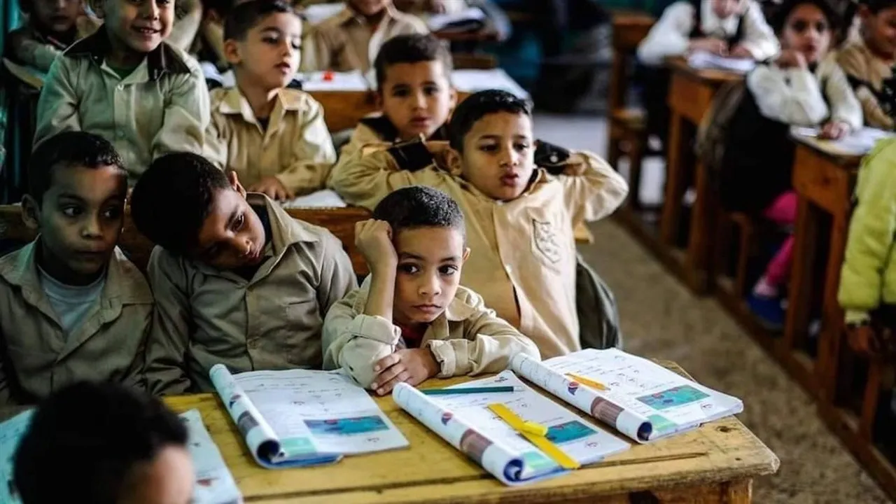 "للفترتين والفترة الواحدة".. مواعيد الدراسة في رمضان 2025 وحقيقة رفع الغياب عن الطلاب وفقًا لوزارة التعليم 5 “للفترتين والفترة الواحدة”.. مواعيد الدراسة في رمضان 2025 وحقيقة رفع الغياب عن الطلاب وفقًا لوزارة التعليم