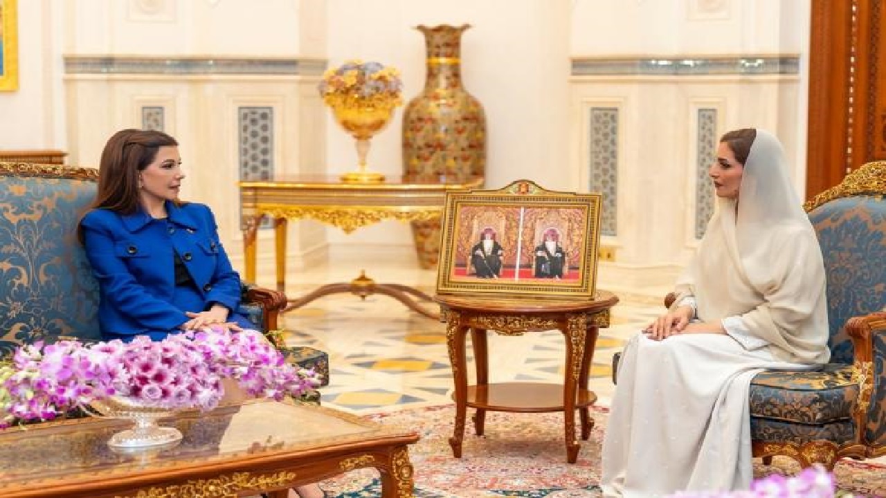 لقاء استثنائي في قصر البركة.. تفاصيل لقاء السيدة الجليلة مع ماجدة الرومي وسط حفاوة الجمهور العُماني