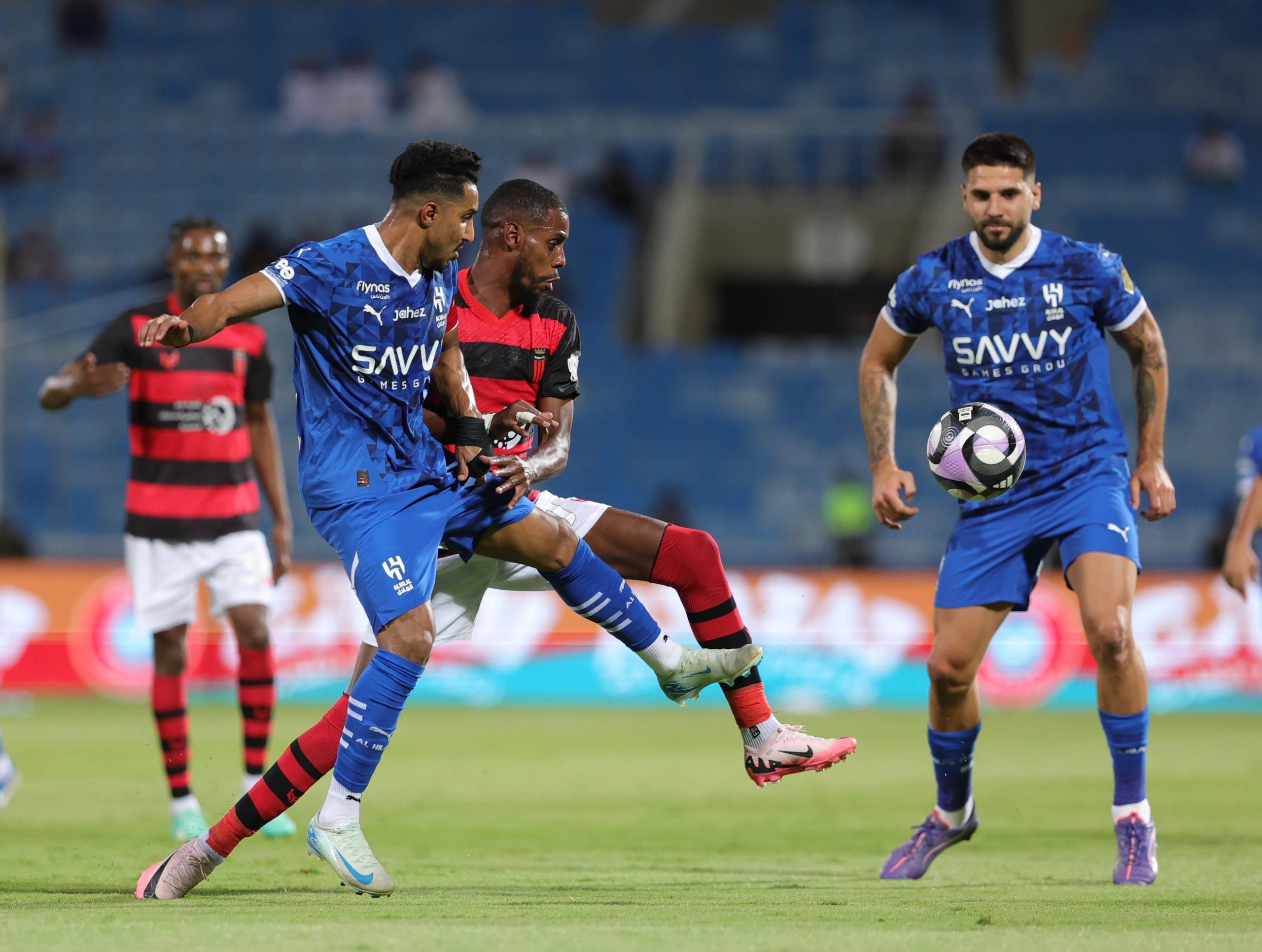 خبير تحكيمي: الهلال استحق ركلة جزاء أمام الرياض 2 خبير تحكيمي: الهلال استحق ركلة جزاء أمام الرياض