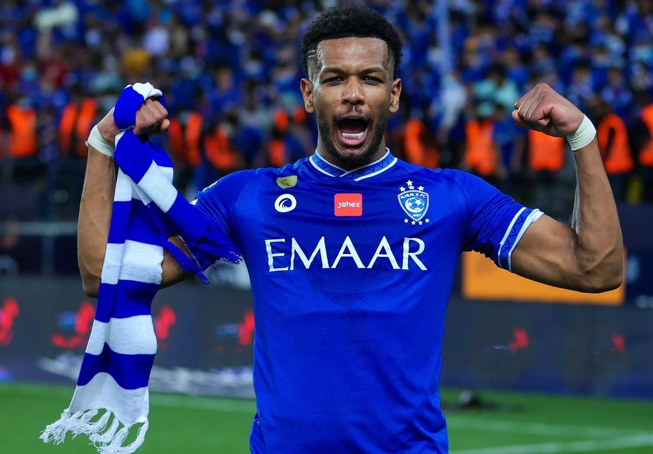 تطورات مفاجئة حول تجديد عقد البليهي مع الهلال
