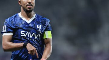 مفاجأة مدوية بشأن استمرار سالم الدوسري مع الهلال. هل يرحل اللاعب؟