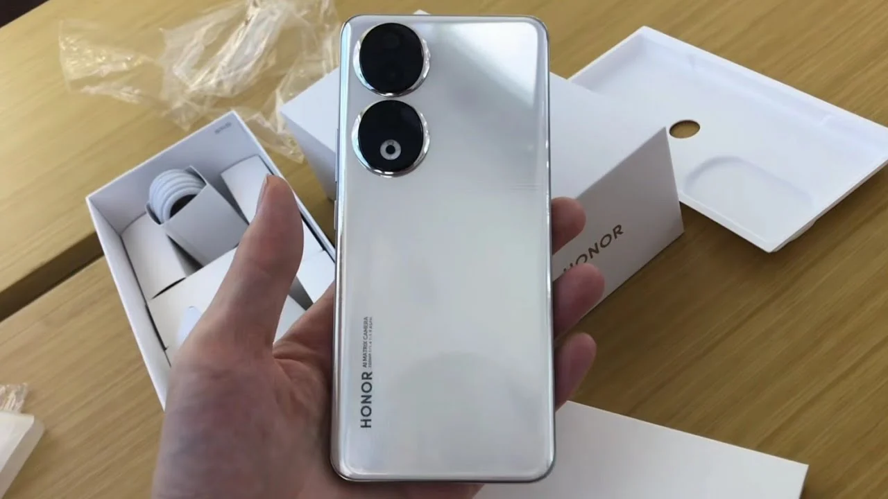 هونر تشعل المنافسة بهاتفها هونر HONOR 90 المصمم بفخامة وبأداء خيالي وبكاميرا عملاقة