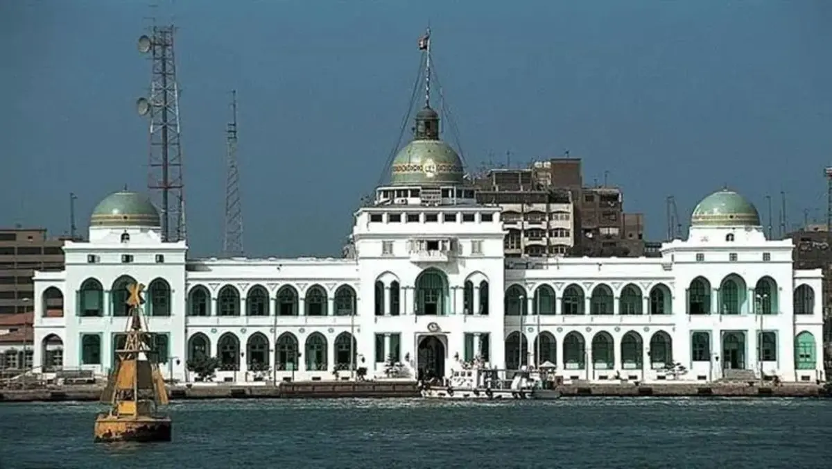 فرصة ذهبية للشباب.. هيئة قناة السويس تفتح باب التقديم لخريجي الجامعات المصرية عبر موقعها الإلكتروني
