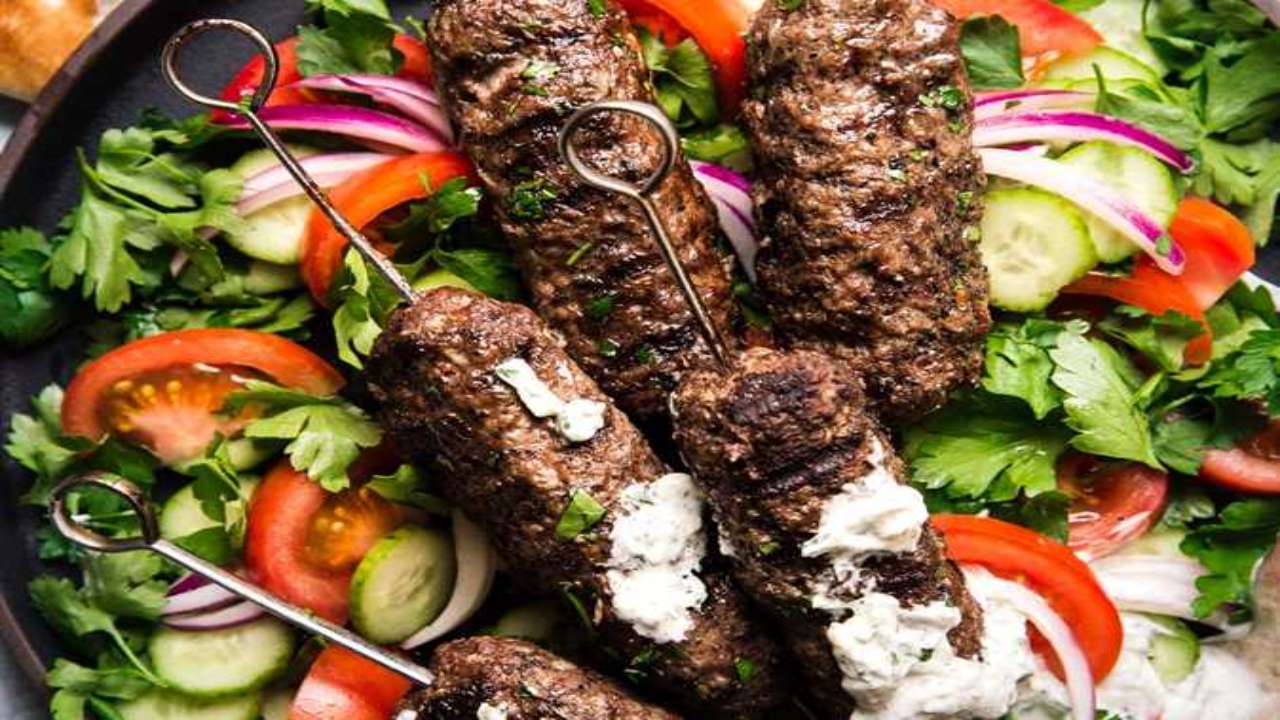 «وجبة متكاملة».. فطار 15 رمضان وتحضير كفتة البرغل في البيت مثل الجاهزة وعلى طريقة أشهر الشيفات
