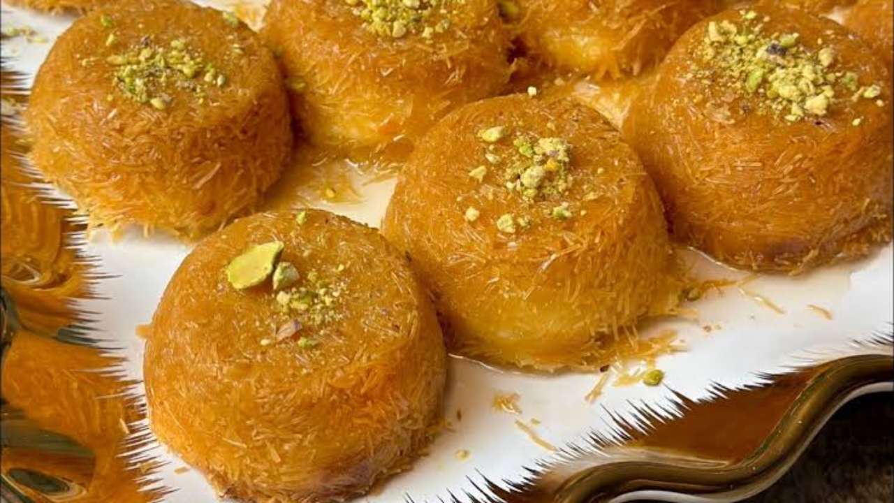 « بمقادير مظبوطة».. طريقة عمل كب الكنافة بالمكسرات بقوام متماسك يذوب في الفم.. هتشرفك في العزومات!