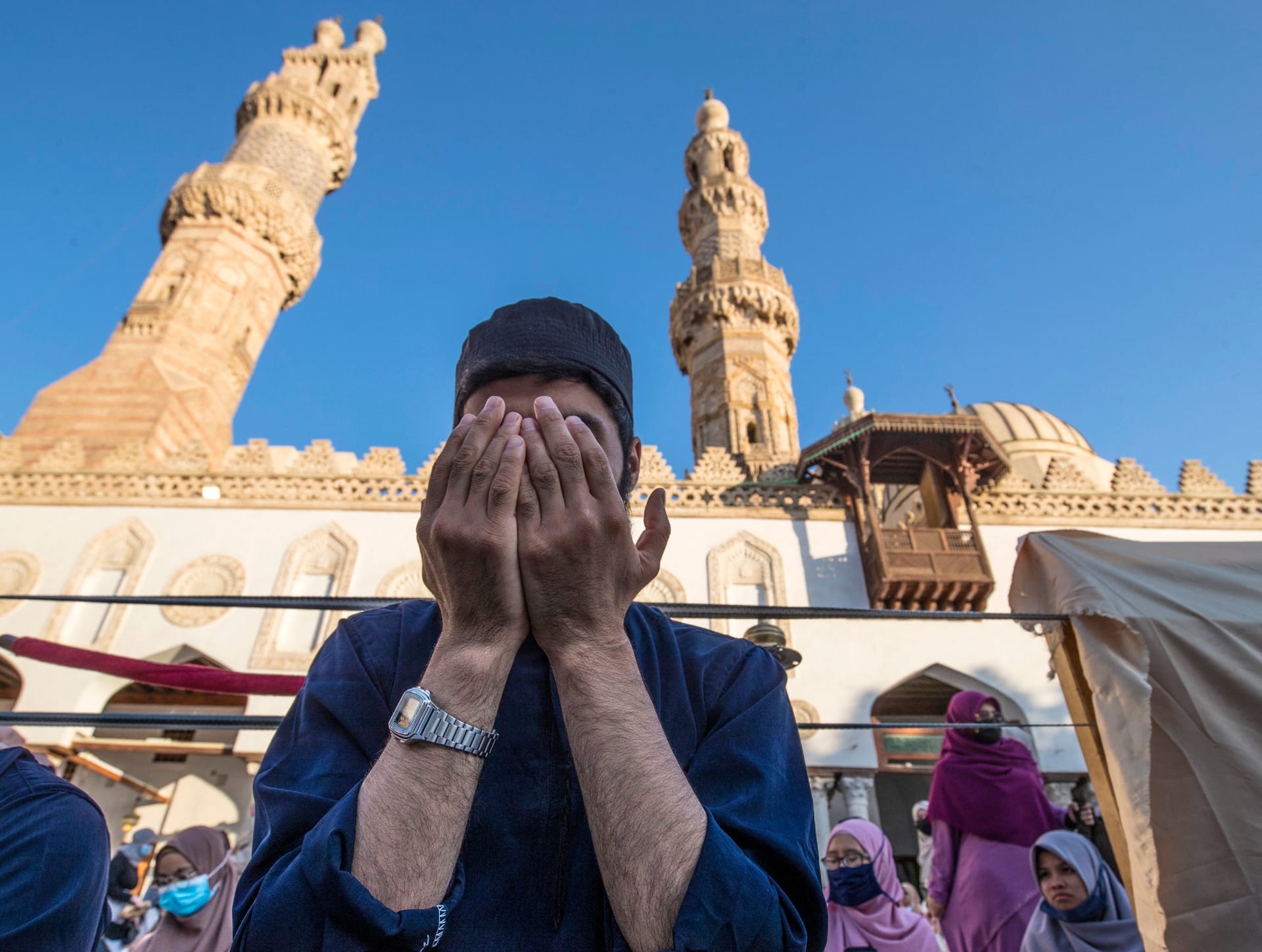 رمضان 29 أم 30 يومًا؟.. موعد عيد الفطر 2025 في مصر فلكيًا والإجازات المتبقية في العام 2025