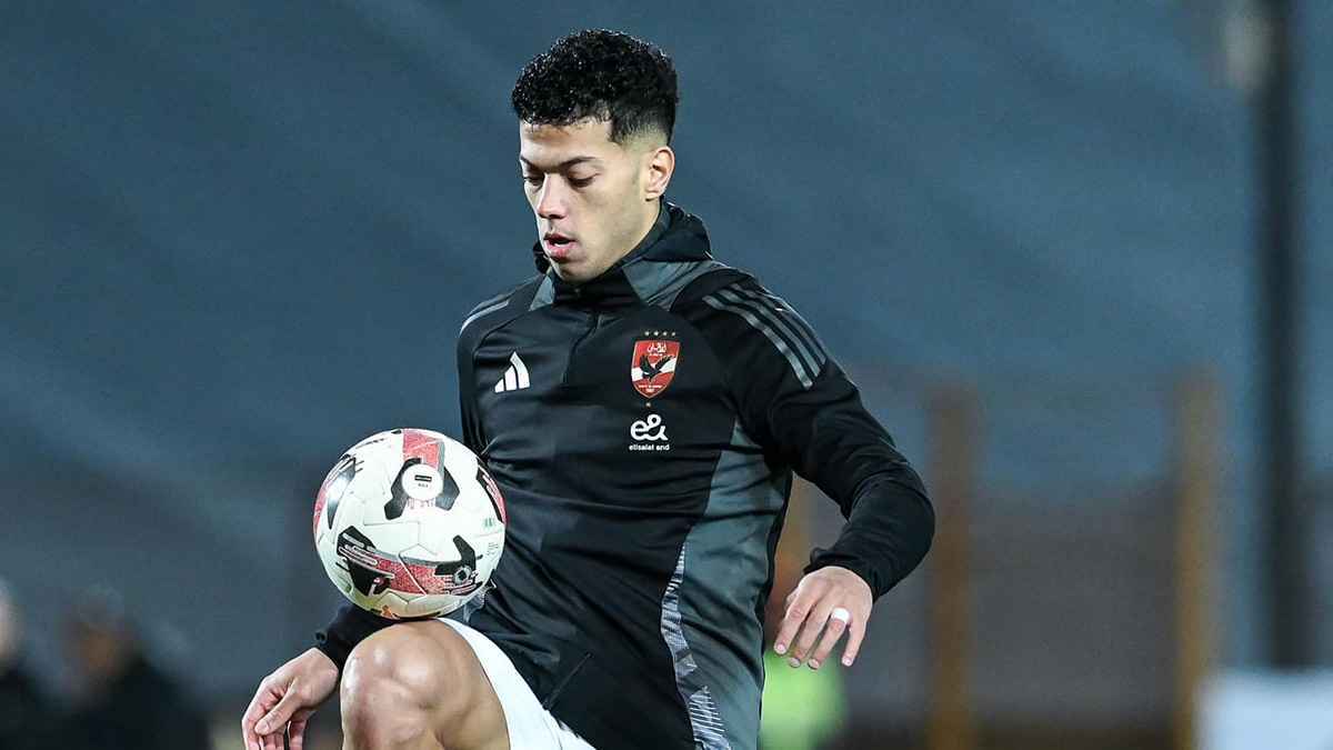 “السبب أخلاقي وليس فني”.. لاعب الأهلي السابق يكشف سبب استبعاد إمام عاشور من منتخب مصر