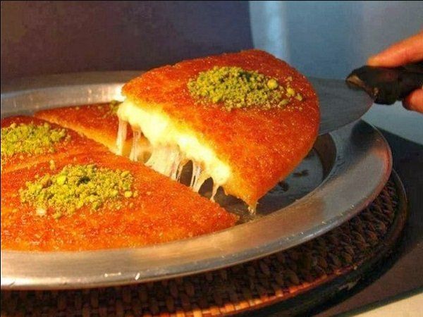 طريقة تحضير الكنافة في المنزل بطعم مميز ولذيذ وبمكونات على قد الايد