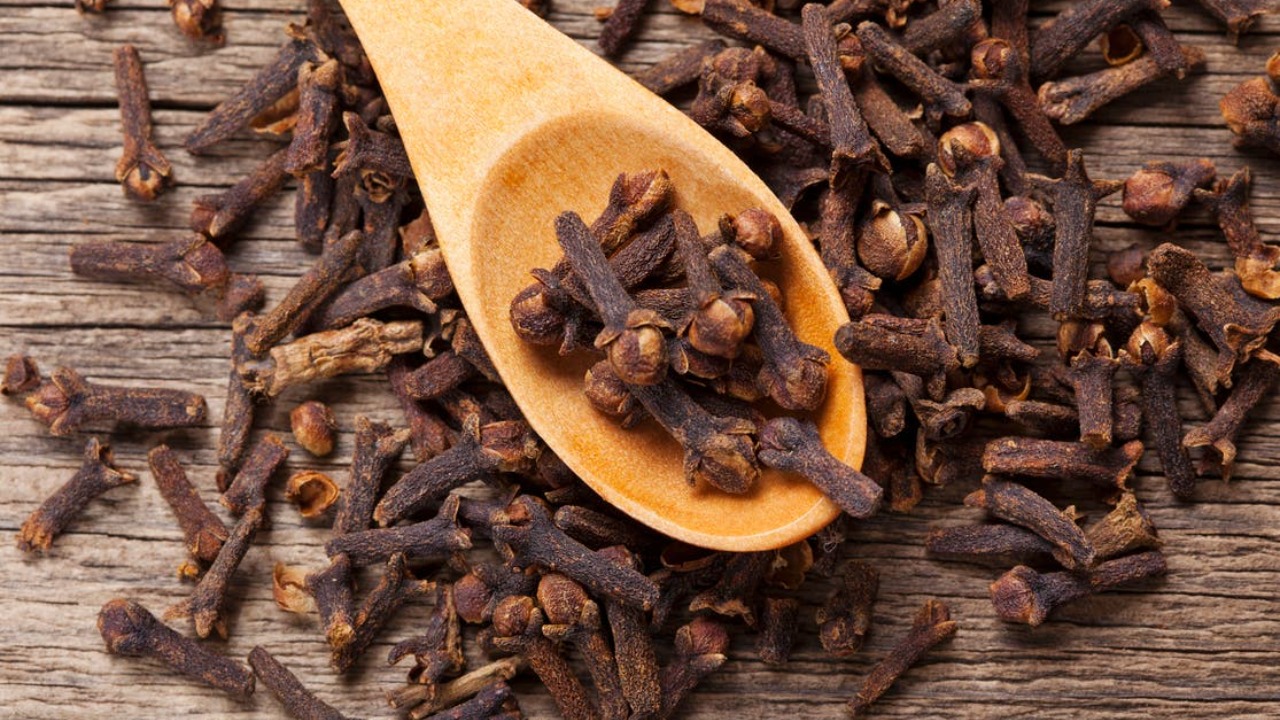 كنز طبيعي بفوائد مذهلة وصحية... أهم فوائد وأضرار القرنفل وكيفية إستخدامه 3 كنز طبيعي بفوائد مذهلة وصحية… أهم فوائد وأضرار القرنفل وكيفية إستخدامه