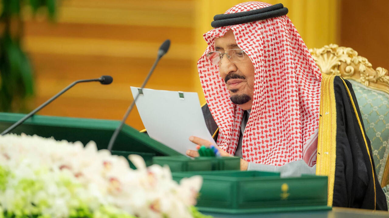 صرف المكرمة الملكية لمستفيدي الضمان 1500 ريال للعائل و1000 ريال للتابع بأمر من الملك سلمان بن عبدالعزيز.. ما حقيقة الأمر؟ 2 صرف المكرمة الملكية لمستفيدي الضمان 1500 ريال للعائل و1000 ريال للتابع بأمر من الملك سلمان بن عبدالعزيز.. ما حقيقة الأمر؟