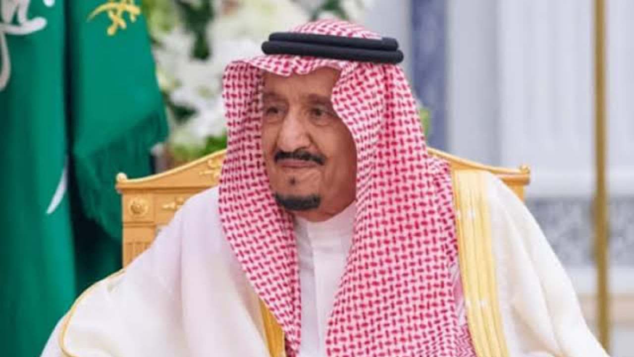 هل صدر أمر ملكي بشأن صرف المكرمة الملكية بزيادة 2000 ريال لعام 1446؟..وزارة الموارد البشرية توضح الحقيقة 2 هل صدر أمر ملكي بشأن صرف المكرمة الملكية بزيادة 2000 ريال لعام 1446؟..وزارة الموارد البشرية توضح الحقيقة