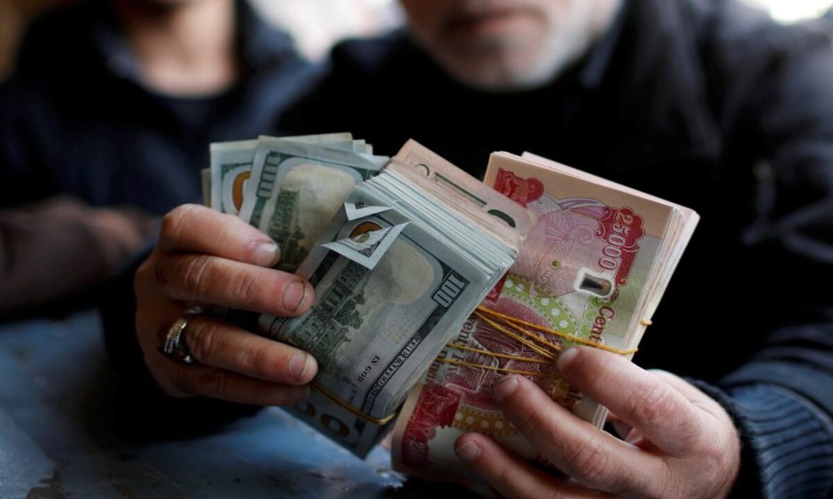 تقلبات حادة.. سعر صرف الدولار مقابل الدينار العراقي في بورصة الكفاح والحارثية ومكاتب الصيرفة الآن 5 تقلبات حادة.. سعر صرف الدولار مقابل الدينار العراقي في بورصة الكفاح والحارثية ومكاتب الصيرفة الآن