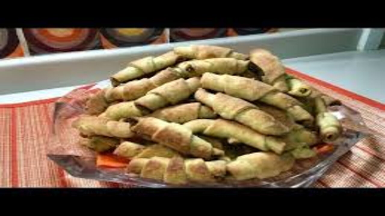 وجبة خفيفة لفطور رمضان.. طريقة عمل لفائف الزعتر الشامية