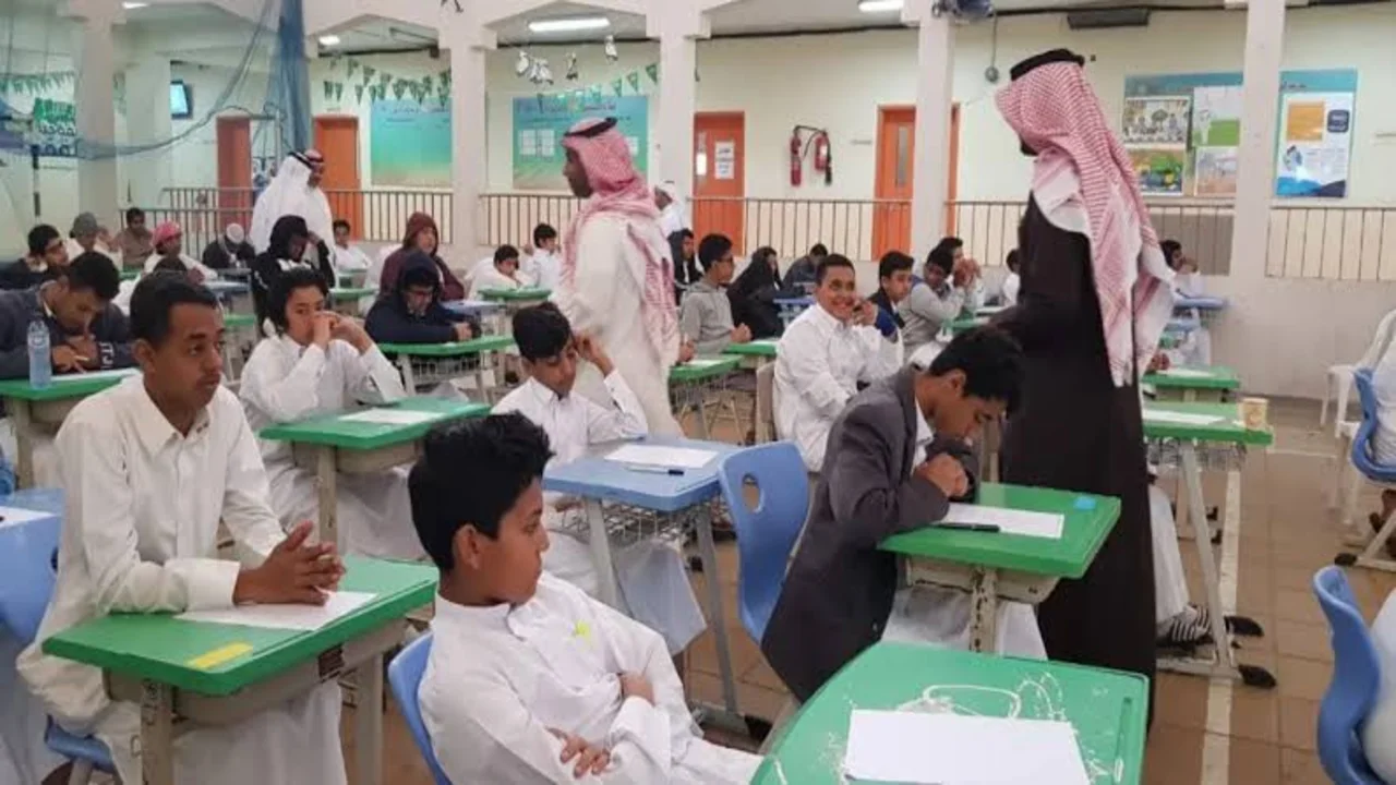 حقيقة تحويل الدراسة عن بعد في رمضان 2025 بالسعودية وجدول الإجازات الرسمية