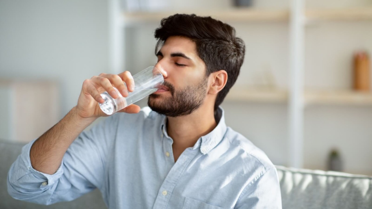 «صحة أفضل بكوب واحد»… فوائد شرب الماء في الصباح على معدة فارغة ودوره في تعزيز الصحة