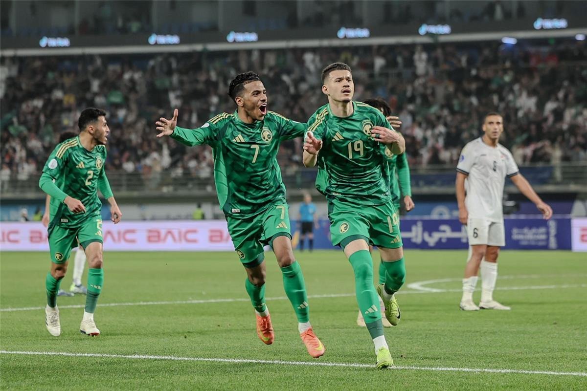 القنوات الناقلة لمباراة السعودية والصين في تصفيات كأس العالم 2026.. حلم المونديال يالأخضر 2 القنوات الناقلة لمباراة السعودية والصين في تصفيات كأس العالم 2026.. حلم المونديال يالأخضر