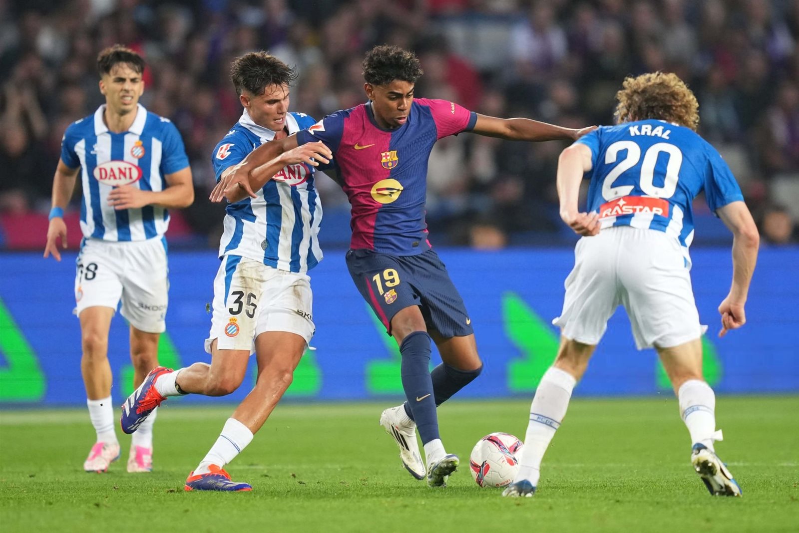 موعد مباراة برشلونة وإسبانيول في كأس كتالونيا 2024_2025 وتردد القنوات الناقلة 2 موعد مباراة برشلونة وإسبانيول في كأس كتالونيا 2024_2025 وتردد القنوات الناقلة
