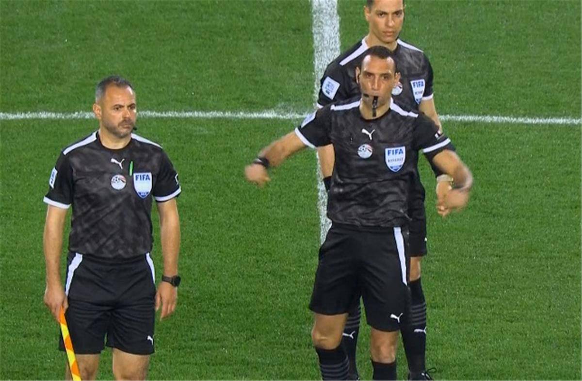 بعد مرور 20 دقيقة.. إلغاء مباراة الإهلي والزمالك بسبب انسحاب الشياطين الحمر 5 بعد مرور 20 دقيقة.. إلغاء مباراة الإهلي والزمالك بسبب انسحاب الشياطين الحمر