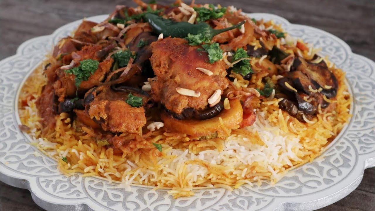 “حضريها في مناسبات رمضان” .. طريقة ومكونات تحضير المقلوبة بالدجاج والخضار في المنزل بخطوات بسيطة